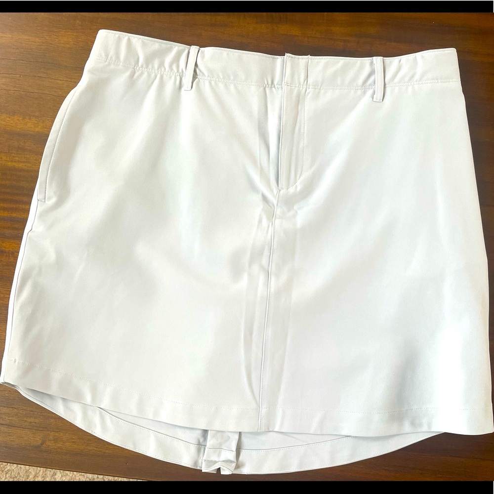 Under Armour Golf Skort NEW Size L